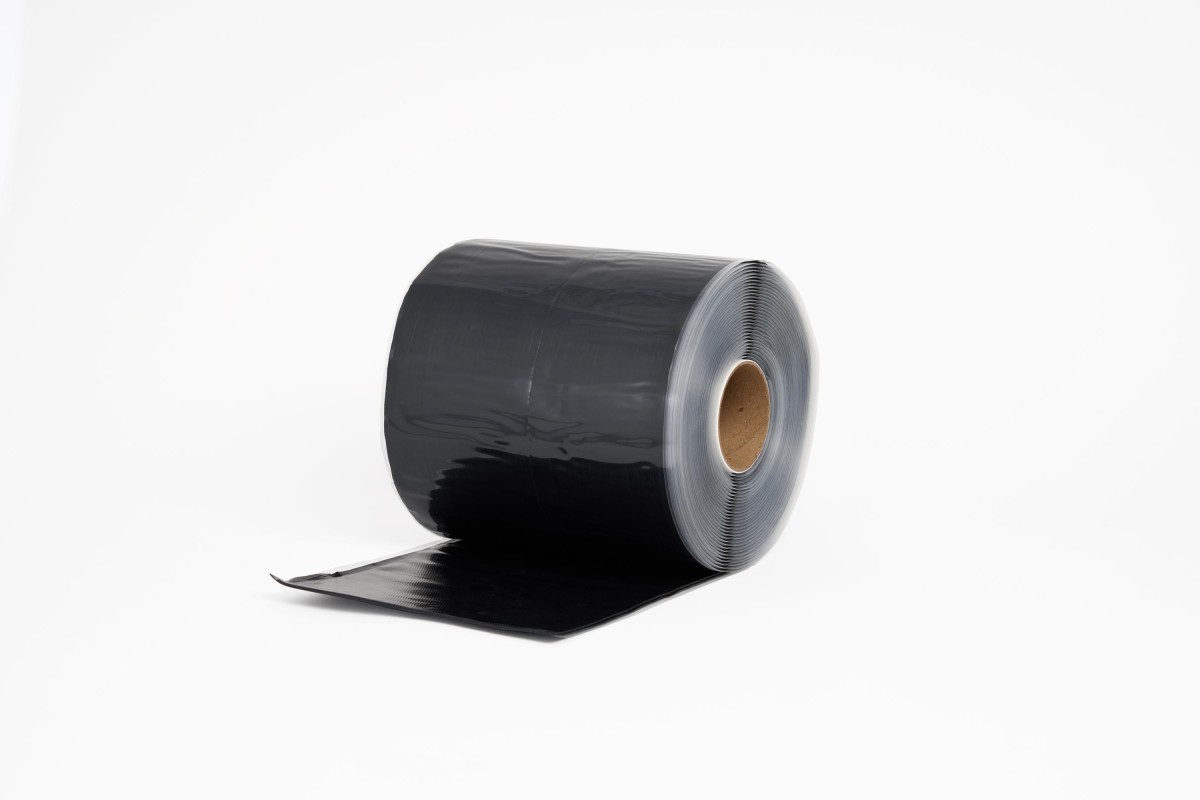 Uncured EPDM strip factory‐laminated to QuickSeam tape. It is designed to flash inside and outside corners, pipes, penetrations and other applications as specified in the Elevate guidelines.